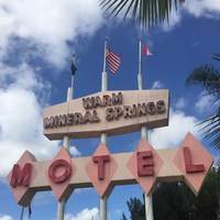 Warm Mineral Springs Motel: Populuxe Style