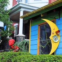 Papermoon Diner: Crazy Art Eatery