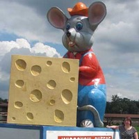 Giant Mouse with Cheese