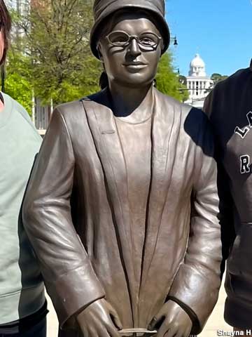 Rosa Parks statue.