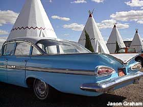 Contemporary Wigwam view, with vintage cars to confuse time travelers.