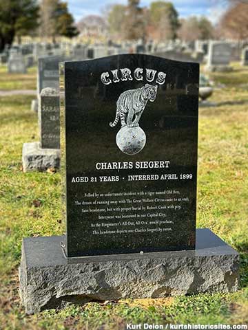 Charles Siegert: Death by Tiger.