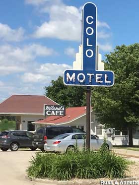 Colo Motel sign.