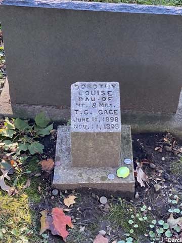Dorothy Louise Gage modern original tombstone.