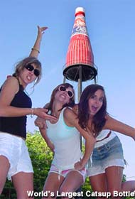 Tomato lovin lasses at the World's Largest Catsup Bottle.
