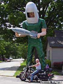 Gemini Giant Muffler Man.
