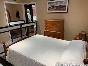 Model Motel Room enticed travelers to stay at the Colonel's next-door motor lodge.