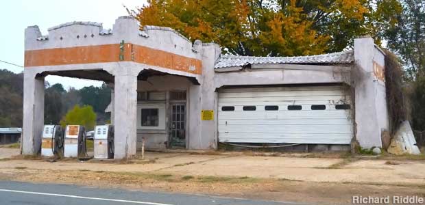 Historic Bonnie and Clyde Gas Station.