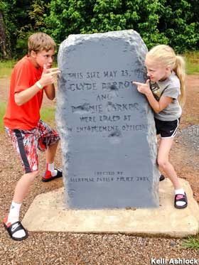Bonnie and Clyde Ambush marker.
