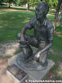 Marlin Perkins Statue.