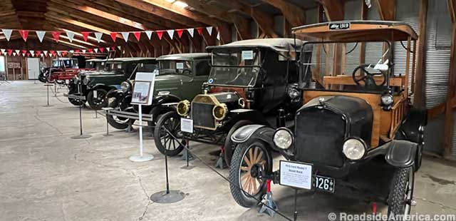 Gallery of 100-year-old automobiles.