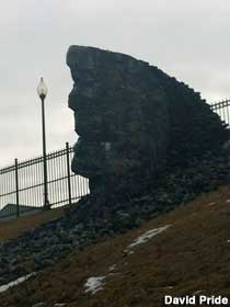 Hooksett, New Hampshire : Old Man of the Mountain Consolation Replica