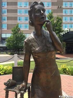 Gold Star Mother Statue.