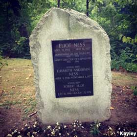 Elliot Ness grave.