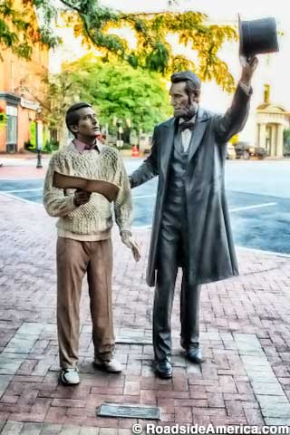 An unlikely American couple: Como and Lincoln.