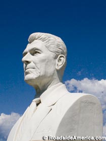 Reagan president statue.