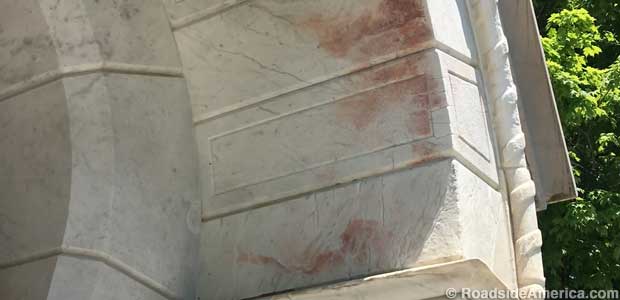 Reddish stains above the mausoleum entrance: cheap marble or a bloody curse?