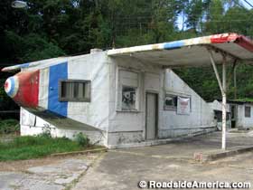 Gas Station shaped like a plane.