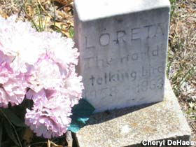 Grave of Loreta, World's Talking Bird.  