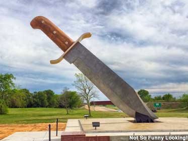 Bowie, TX - World's Largest Bowie Knife