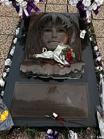Selena's Grave.