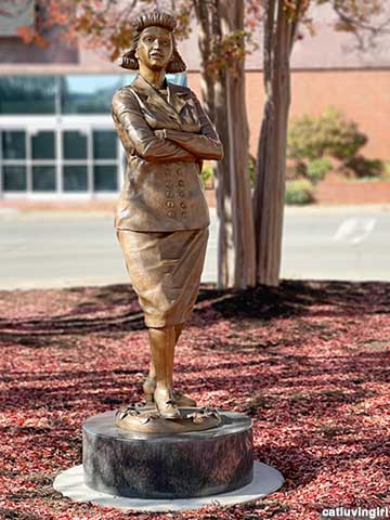 Henrietta Lacks statue.