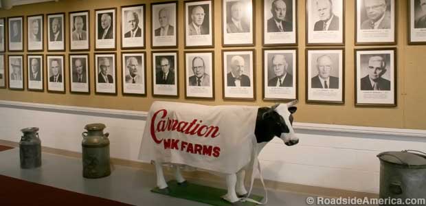 Carnation model cow and hall of famers.