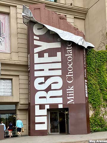 Hershey store chocolate bar entrance.