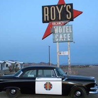 Roy's Cafe Motel: Famous Sign
