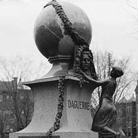 Daguerre Monument - Snap a Picture!