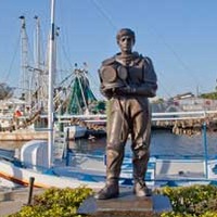 Sponge Diver Memorial Statue
