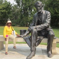 Sit with Giant Lincoln