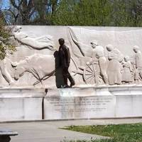 Lincoln Enters Illinois Monument