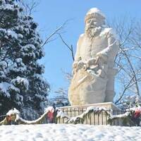 America's First Santa Statue