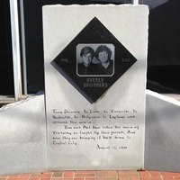 Everly Brothers Monument