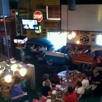 Eat in 1950s Cars Made into Booths