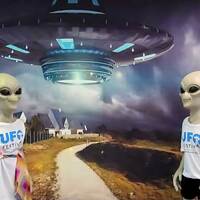 Roswell Visitor Center: Pose With Aliens
