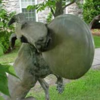 Frisbee Dog Statue