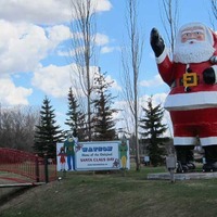 25-Foot-Tall Santa with Thick Head