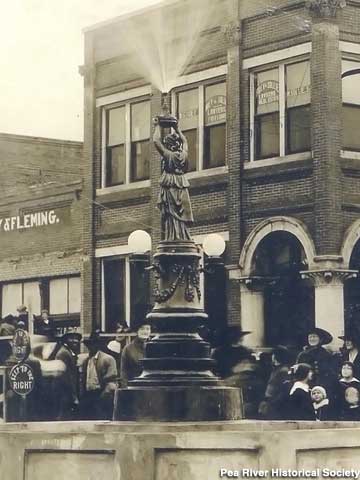1919 dedication photo shows water spewing from the top of the monument.