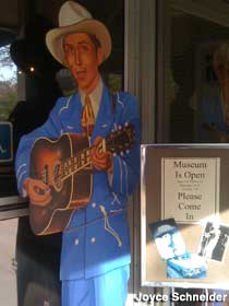 Entrance to Hank Williams Museum.
