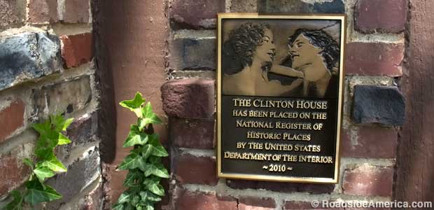 Clinton House plaque.
