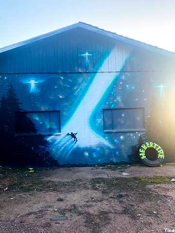 Travis Walton beaming mural.