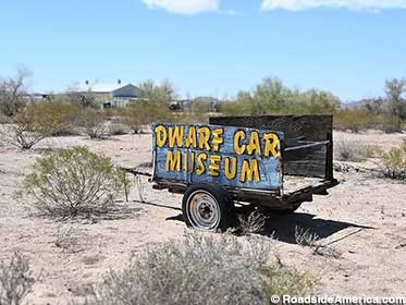 The only sign advertising the Dwarf Car Museum.
