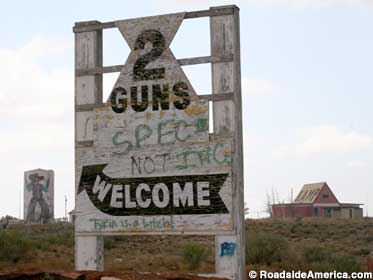 2 Guns decayed sign.