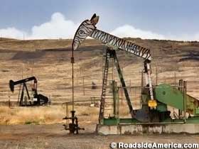 Iron Zoo oil pump art.