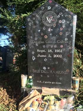 Dee Dee Ramone grave.