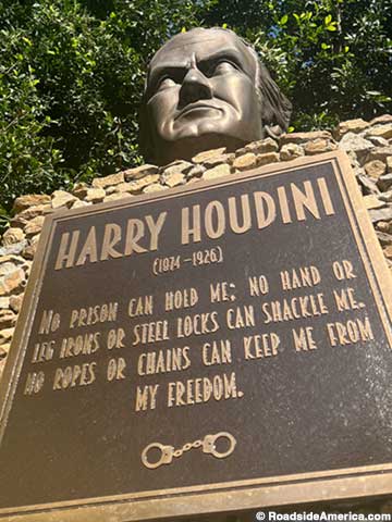 Houdini Monument.
