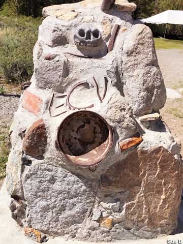 Monument with ECV imprint.