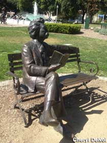 Mark Twain statue.